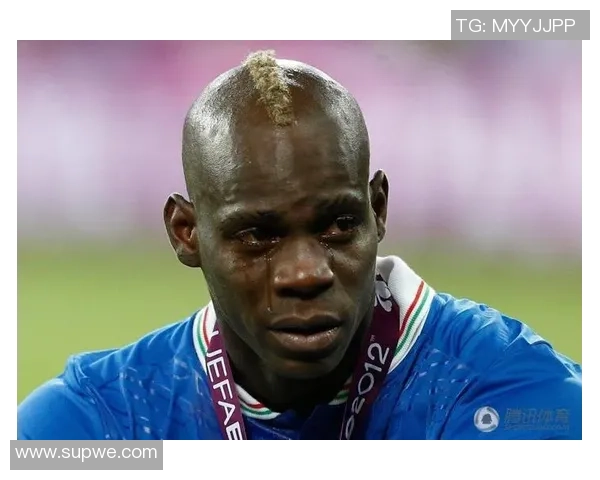 足球巨星泪洒赛场背后的故事 揭开球员哭泣时的真实心情与无奈