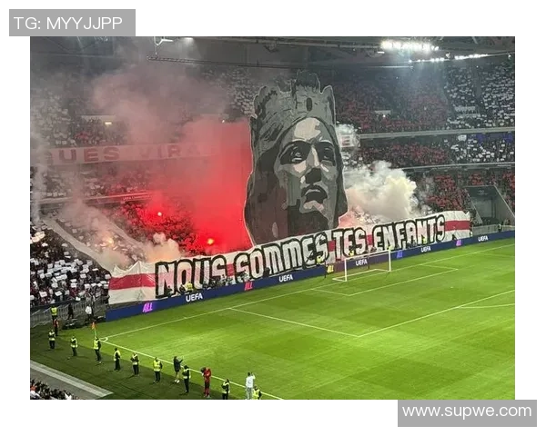 震撼呈现绿茵巨星风采高清画作尽显激情与力量之美